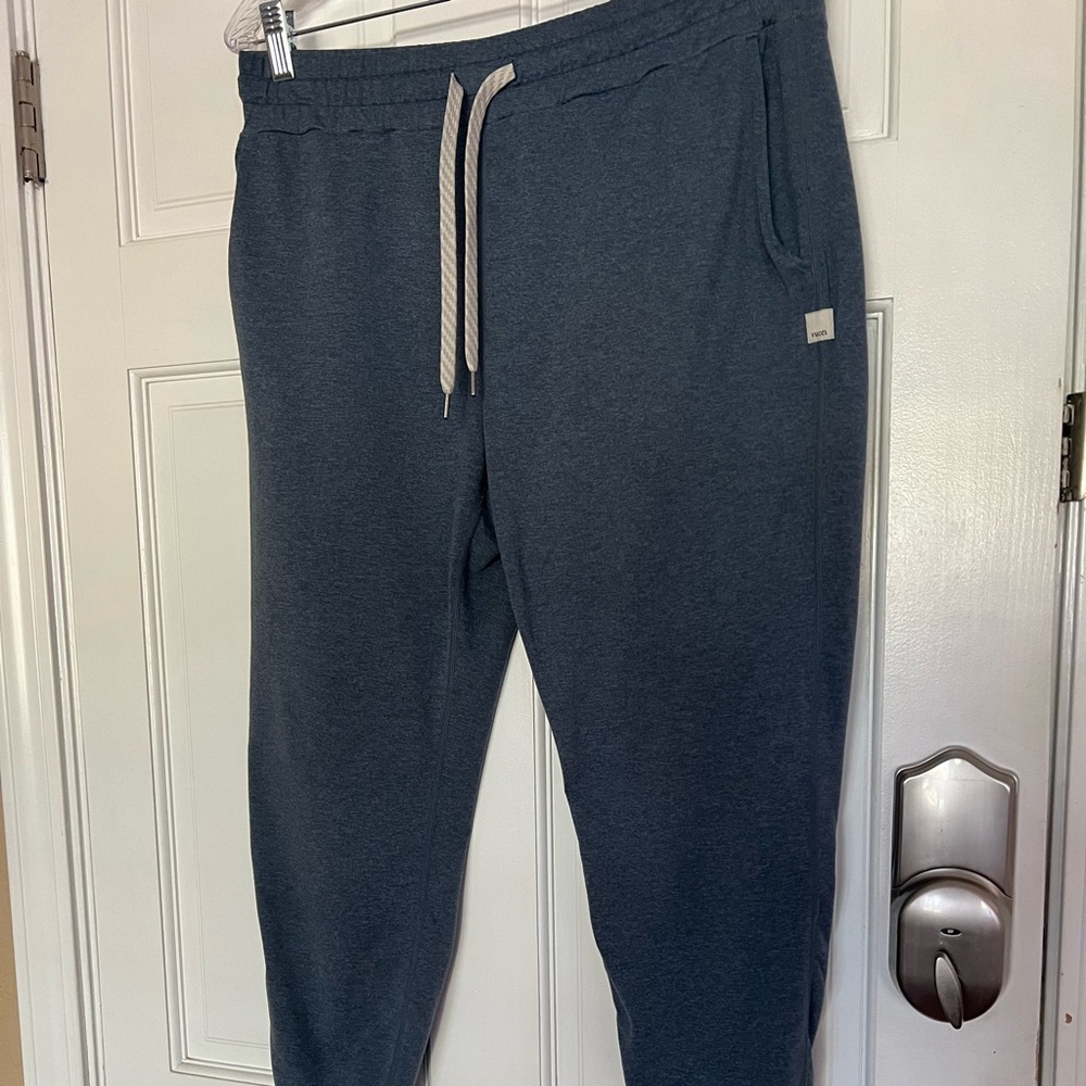 Vuori performance joggers